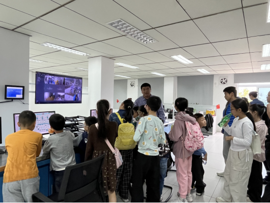 市水利局举办工会会员子女台山核电站参观活动402.png