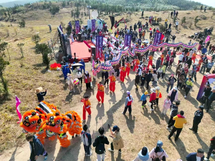 2026年元旦紫罗山登山徒步大联欢.jpg
